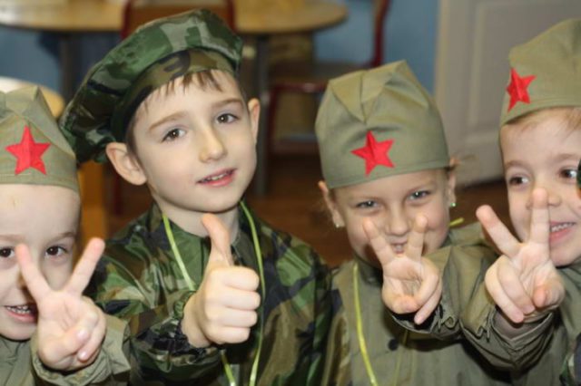 scho mozhna podaruvati hlopcyam na 23 lyutogo v tomu chisl odnoklasnik v v shkol 2 - Що можна подарувати хлопцям на 23 лютого, в тому числі однокласників в школі