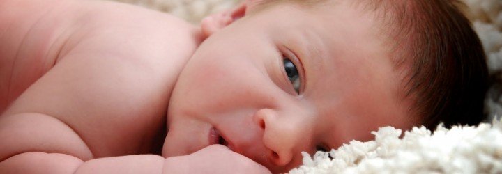 Яка температура повинна бути у новонародженої дитини: від чого залежить, варіанти норми, причини відхилень, як правильно виміряти + відео